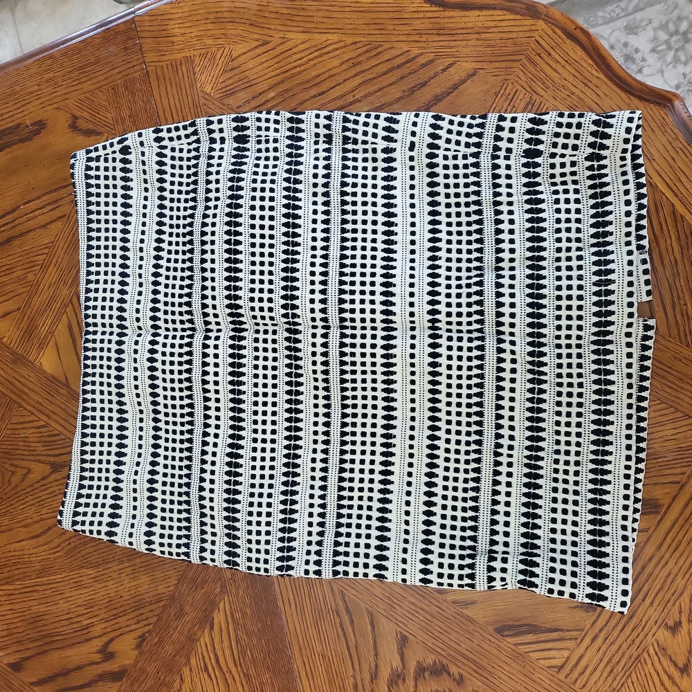 ANN TAYLOR loft pencil skirt  black and white